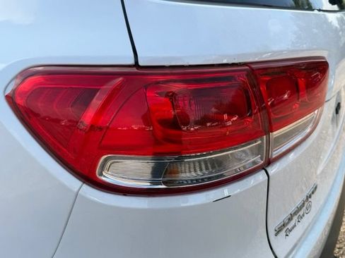 Used 2018 Kia Sorento FWD image 13