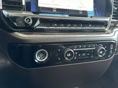 Used 2022 Chevrolet Silverado 1500 LT AWD/4WD image 19