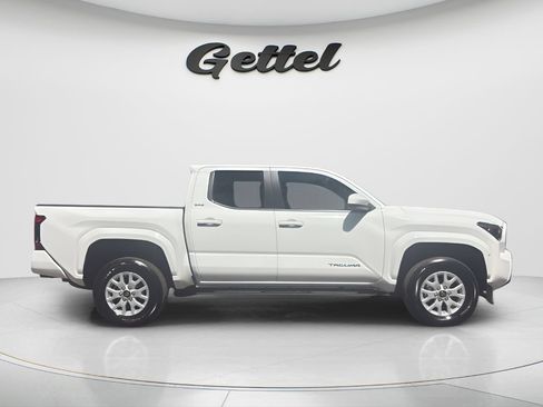 Used 2024 Toyota Tacoma SR5 w/ SR5 Upgrade Package RWD image 4