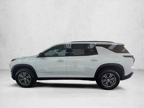 Used 2024 Chevrolet Traverse LT FWD image 9