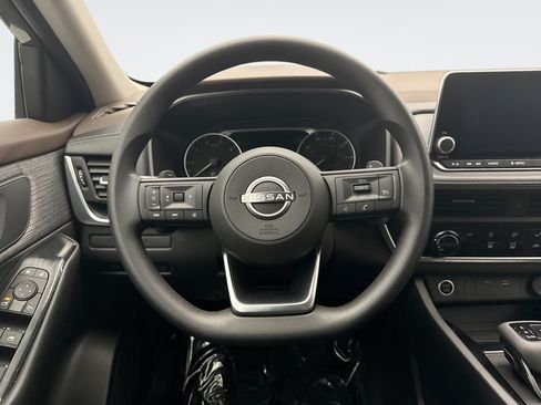 Used 2023 Nissan Rogue S AWD/4WD image 12
