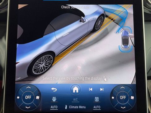 Used 2022 Mercedes-Benz SL 55 AMG 4MATIC w/ Driver Assistance Package image 23