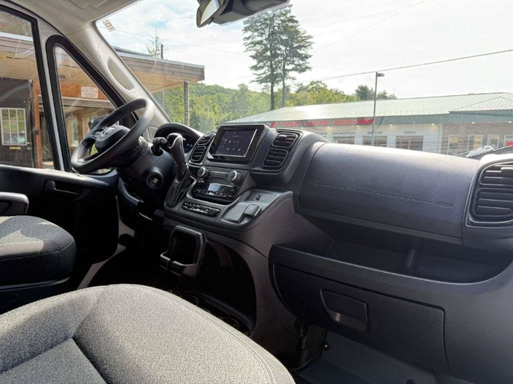 Used 2025 RAM ProMaster 2500 w/ U-Haul Equipment Group FWD image 25