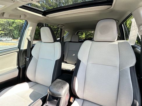 Used 2017 Toyota RAV4 XLE FWD image 8