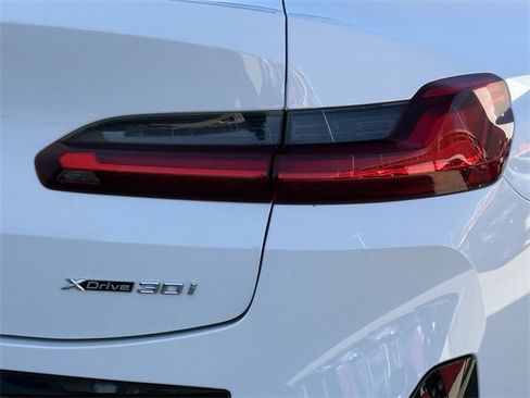 Used 2024 BMW X4 xDrive30i w/ Premium Package image 7