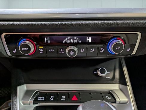 Used 2020 Audi Q3 2.0T Premium image 18