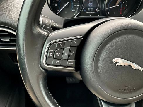 Used 2018 Jaguar F-PACE Premium image 23