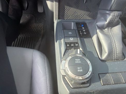 Used 2025 Toyota Tacoma SR5 AWD/4WD image 25