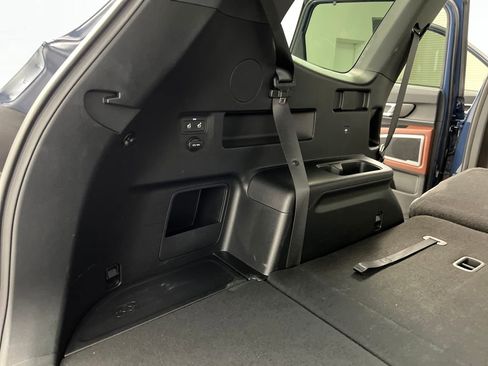 Used 2024 Kia Telluride EX w/ EX Captain's Chair Package image 40