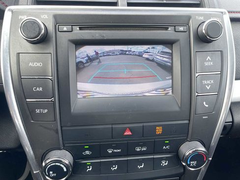 Used 2017 Toyota Camry SE image 22