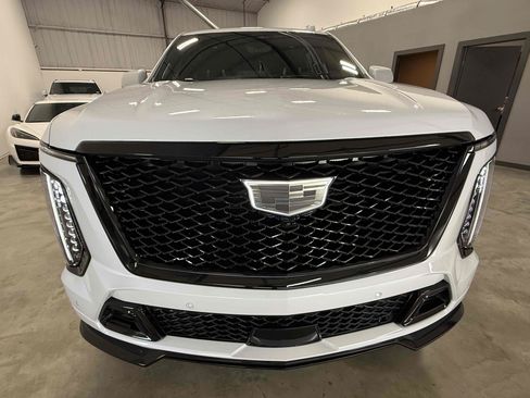 Used 2026 Cadillac Escalade V w/ LPO, ONYX Package AWD/4WD image 17