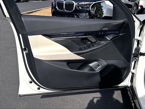 Used 2025 BMW i5 eDrive40i w/ M Sport Package RWD image 20