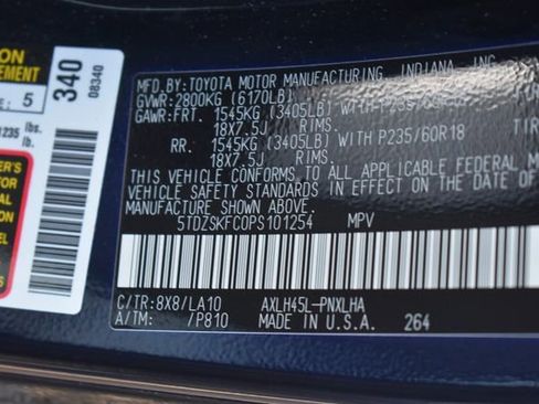 Used 2023 Toyota Sienna Limited image 46