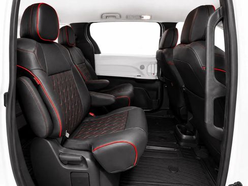 Used 2026 Toyota Sienna LE FWD image 14