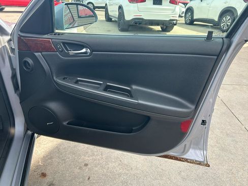 Used 2006 Chevrolet Impala LTZ FWD image 16