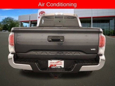 Used 2022 Toyota Tacoma TRD Off-Road image 7