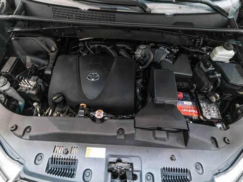 Used 2019 Toyota Highlander XLE AWD/4WD image 37