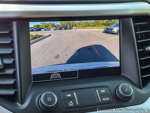 Used 2023 GMC Acadia SLE w/ Driver Convenience Package image 19