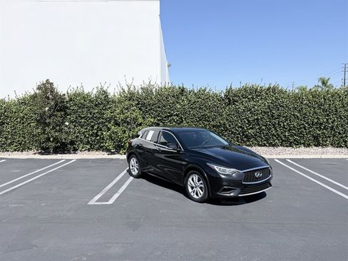 Used 2018 INFINITI QX30 FWD image 8