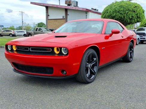 Used 2018 Dodge Challenger R/T RWD image 3