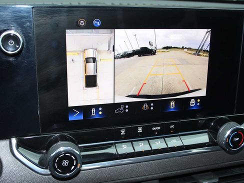 Used 2023 Chevrolet Colorado Trail Boss w/ Technology Package AWD/4WD image 40