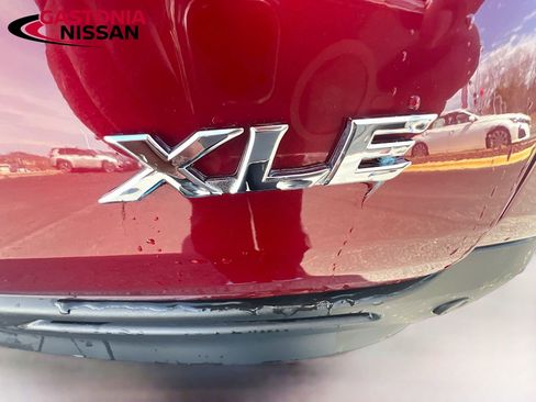 Used 2025 Toyota Sienna XLE image 43