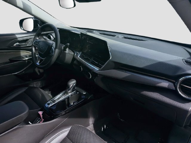 Used 2025 Chevrolet Trax ACTIV w/ Driver Confidence Package FWD image 28