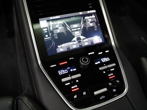 Used 2019 Porsche Panamera 4 Executive image 33