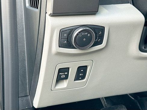 Used 2018 Ford F150 XLT w/ Equipment Group 302A Luxury image 10