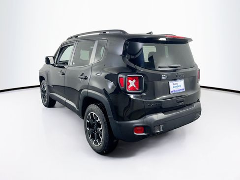 Used 2023 Jeep Renegade Latitude w/ Sun/Sound Group AWD/4WD image 7