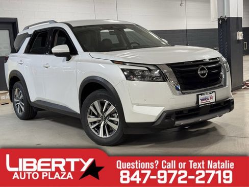 New 2025 Nissan Pathfinder SL image 1