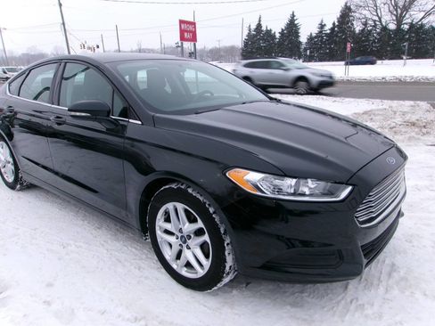Used 2013 Ford Fusion SE image 2