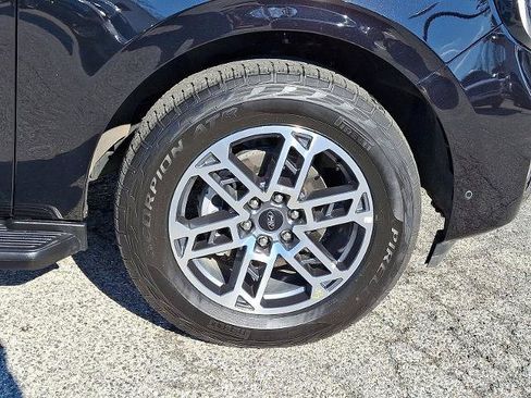 Certified 2025 Ford Expedition Active AWD/4WD image 8