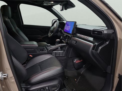 Used 2025 Toyota Tacoma 4x4 Double Cab Hybrid image 12