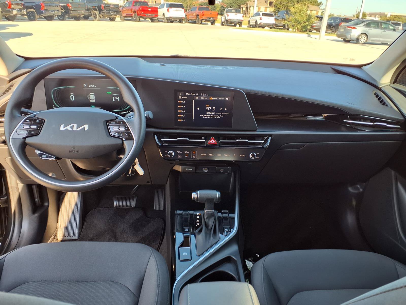 Used 2025 Kia Niro LX FWD image 11