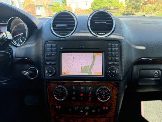 Used 2011 Mercedes-Benz GL 450 4MATIC image 10