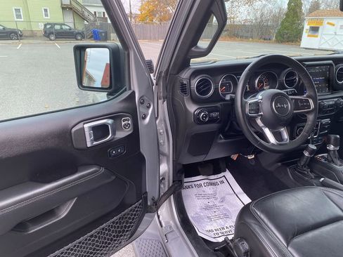 Used 2020 Jeep Gladiator Overland image 10