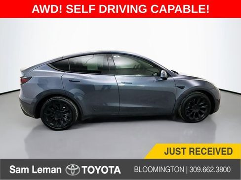 Used 2022 Tesla Model Y Long Range image 8