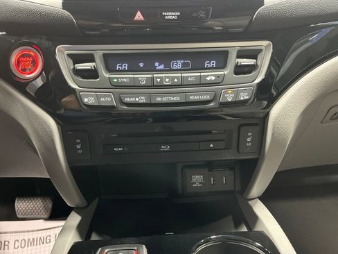 Used 2017 Honda Pilot Touring image 27