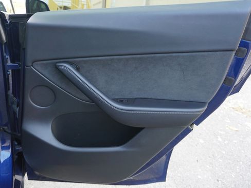 Used 2021 Tesla Model Y Long Range AWD/4WD image 15