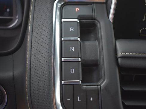 Used 2024 GMC Yukon SLT w/ SLT Luxury Package AWD/4WD image 30