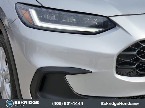 Used 2023 Honda HR-V LX image 9