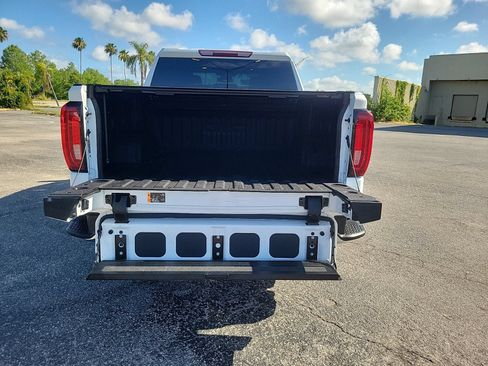 Used 2023 GMC Sierra 1500 SLT w/ SLT Premium Package AWD/4WD image 9
