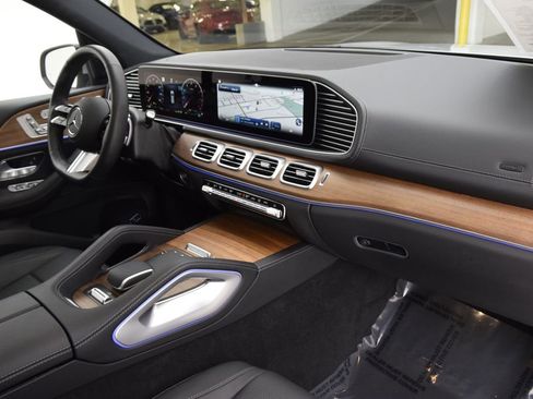 Used 2025 Mercedes-Benz GLS 450 4MATIC image 15