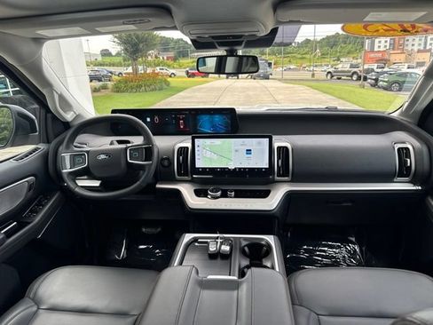 Used 2025 Ford Expedition Max Active AWD/4WD image 19