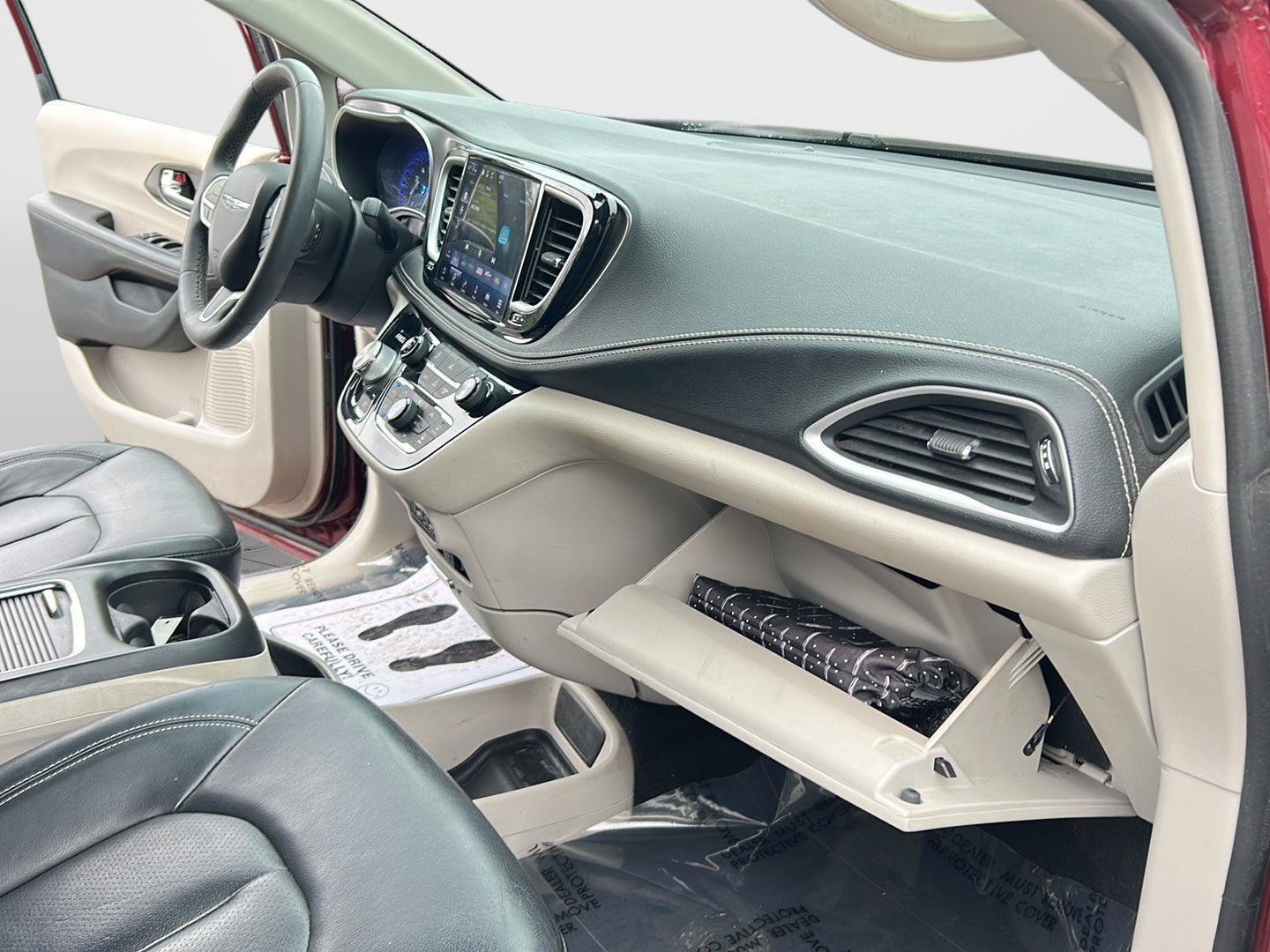 Used 2022 Chrysler Pacifica Touring-L FWD image 29
