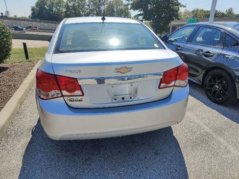 Used 2011 Chevrolet Cruze LS w/ Connectivity Package FWD image 8