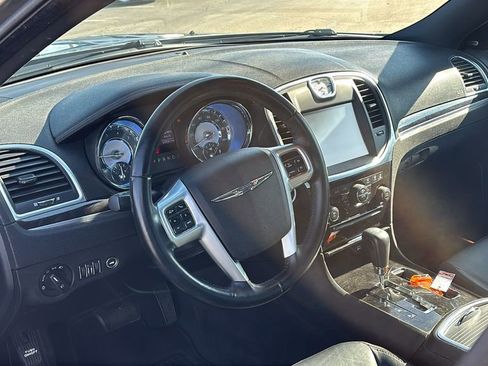 Used 2011 Chrysler 300 Limited image 23