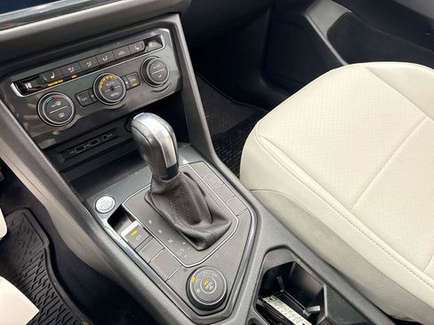 Used 2020 Volkswagen Tiguan SE image 27