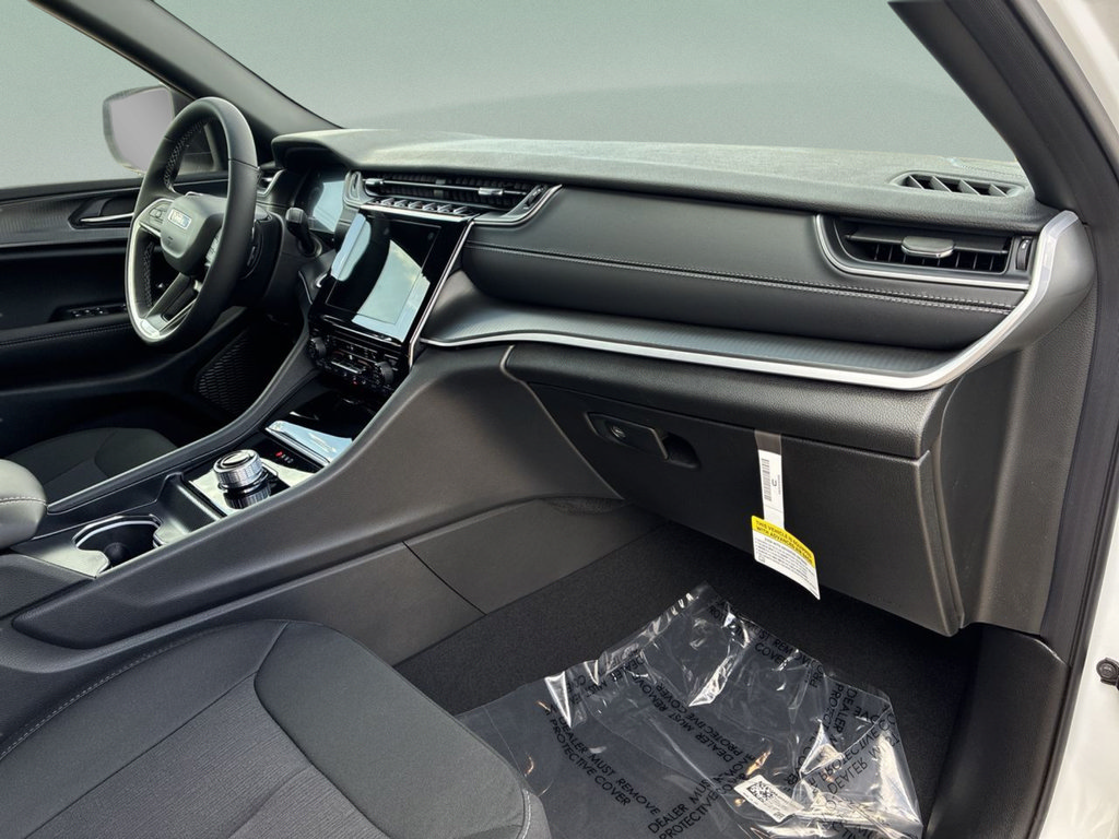 New 2025 Jeep Grand Cherokee Laredo X w/ Luxury Tech Group I RWD image 32